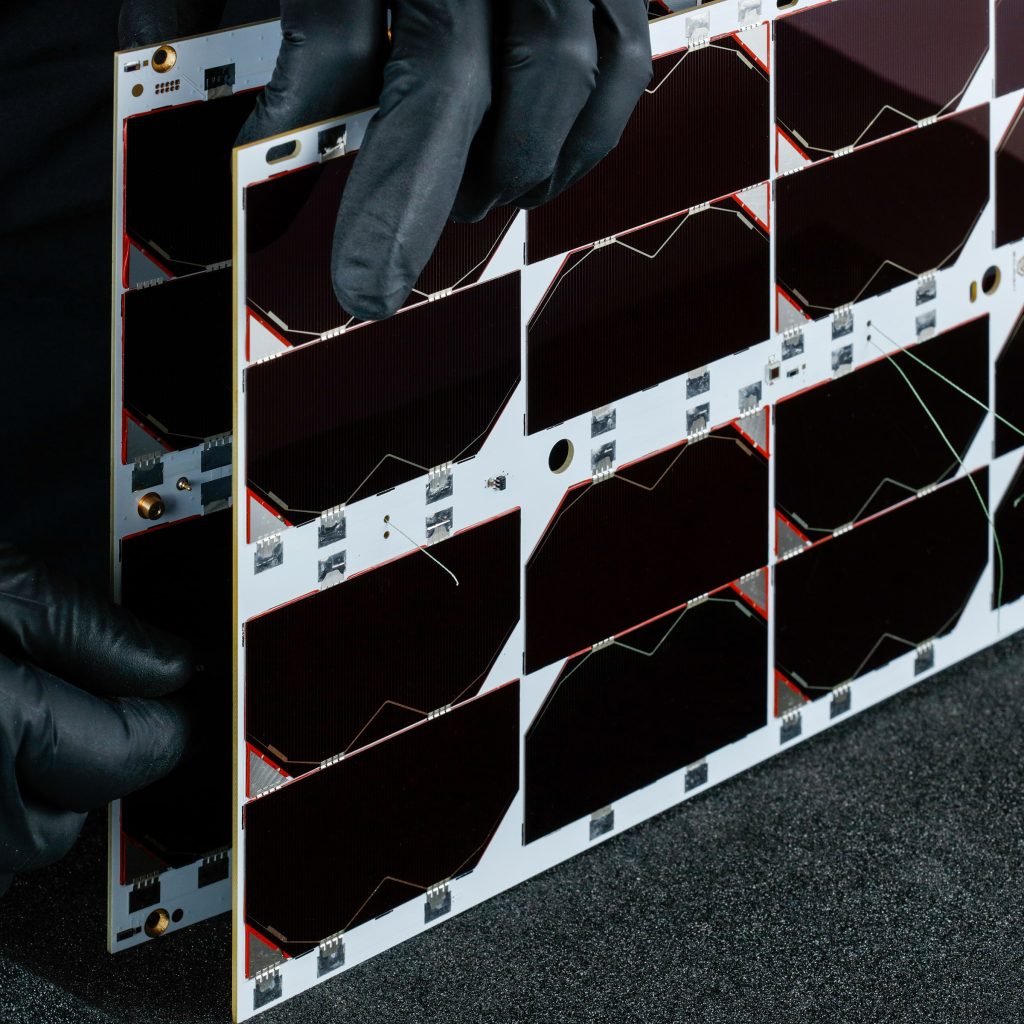 6u-cubesat-deployable-solar-panel-endurosat (3)