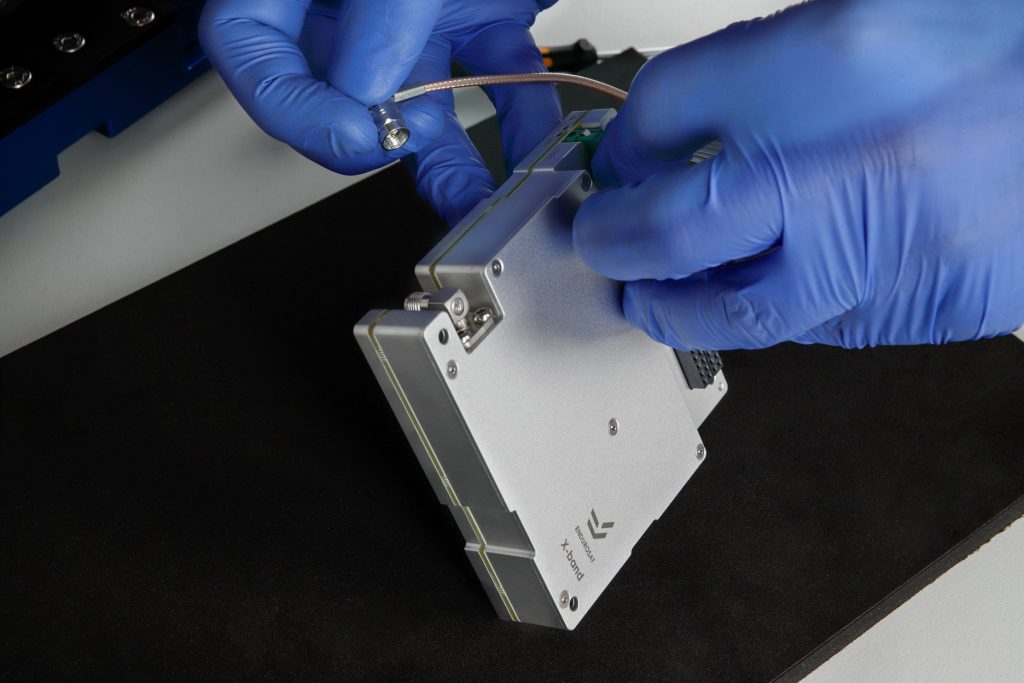 cubesat-x-band-comm-transmitter-images-endurosat-04