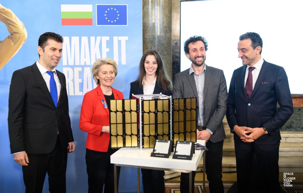 endurosat-Sharing our vision with the President of the EU Commision-Ursula von der Leyen-min